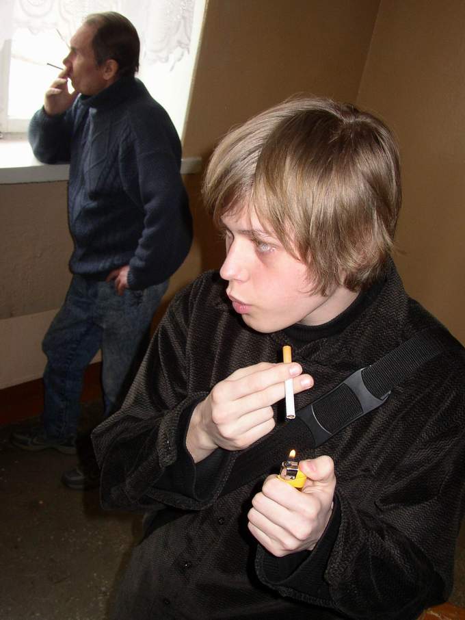 Ну как убедить подростка отказаться от сигарет?!