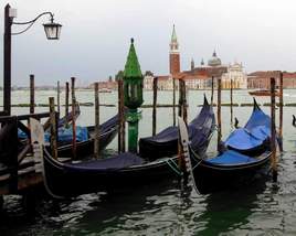 Невечная Венеция: волны с перехлёстом?
