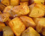 Картофель, запеченный с луком и чесноком