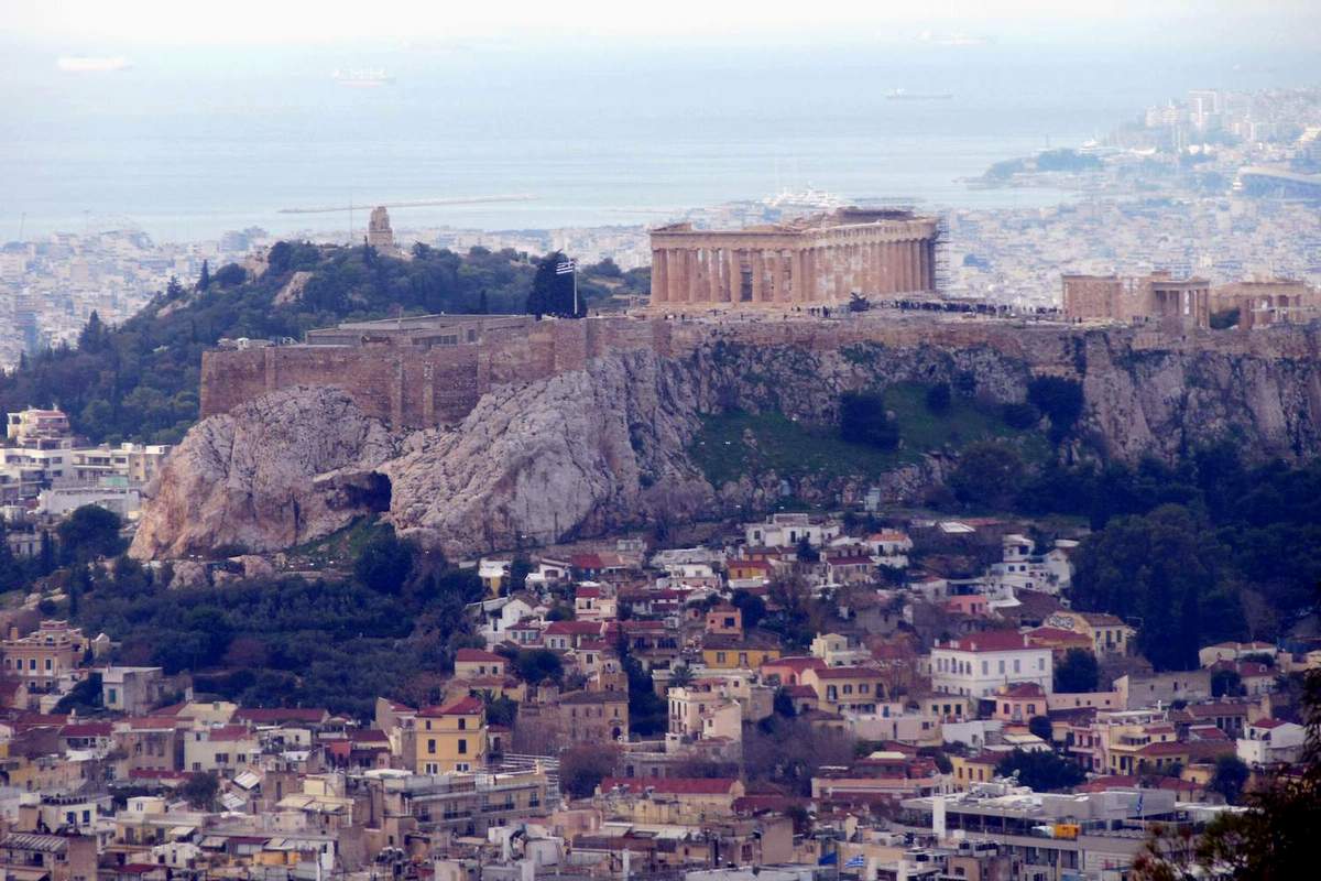 Такой вид на Акрополь с Ликавитоса был в декабре...